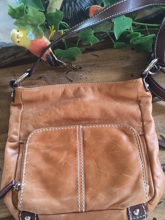 Danier Handbags - Vintage Danier Tan Leather Crossbody with Front Zip Pocket